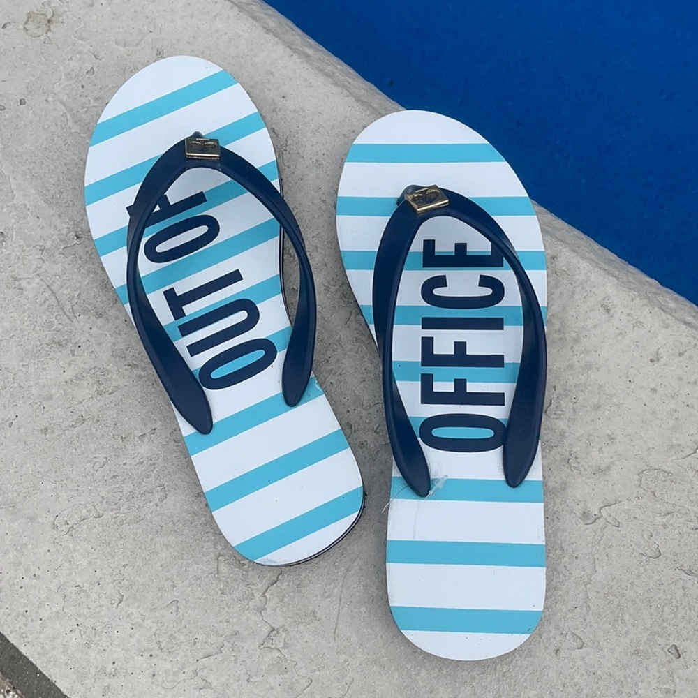 NWOT Kate Spade Out of Office” flip flops